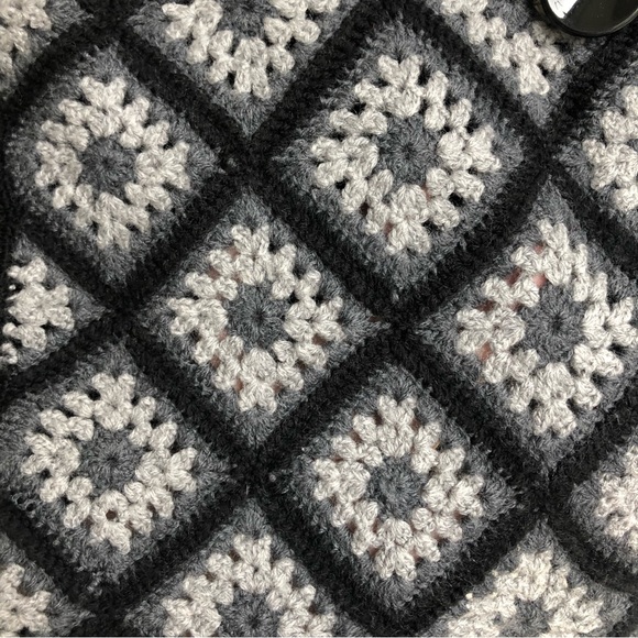 Vintage Talbots merino wool Granny square crochet knit sweater vest Sz L - Picture 6 of 14